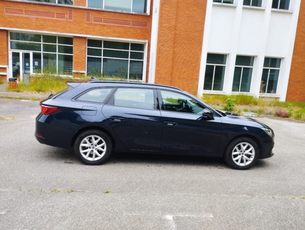 SEAT LEON Hybride Essence SPORTSTOURER Break 1.0 ETSI 110CV DSG Business  TVA récupérable - 02/2022 – 139 082 KM – Image 8
