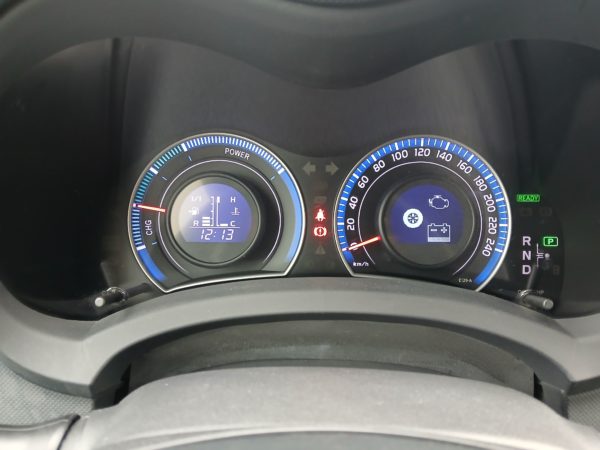 TOYOTA AURIS HYBRIDE Essence 136H LOUNGE – Boite Auto - 04/2012 – 169 427 km – Image 16