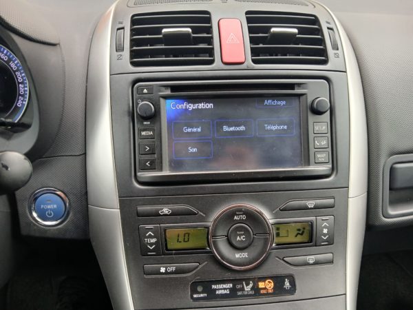 TOYOTA AURIS HYBRIDE Essence 136H LOUNGE – Boite Auto - 04/2012 – 169 427 km – Image 19
