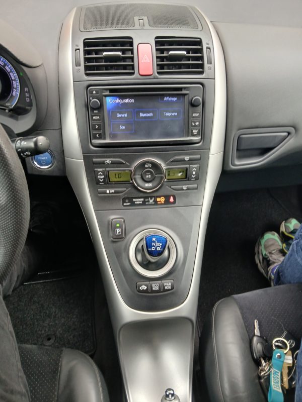 TOYOTA AURIS HYBRIDE Essence 136H LOUNGE – Boite Auto - 04/2012 – 169 427 km – Image 20
