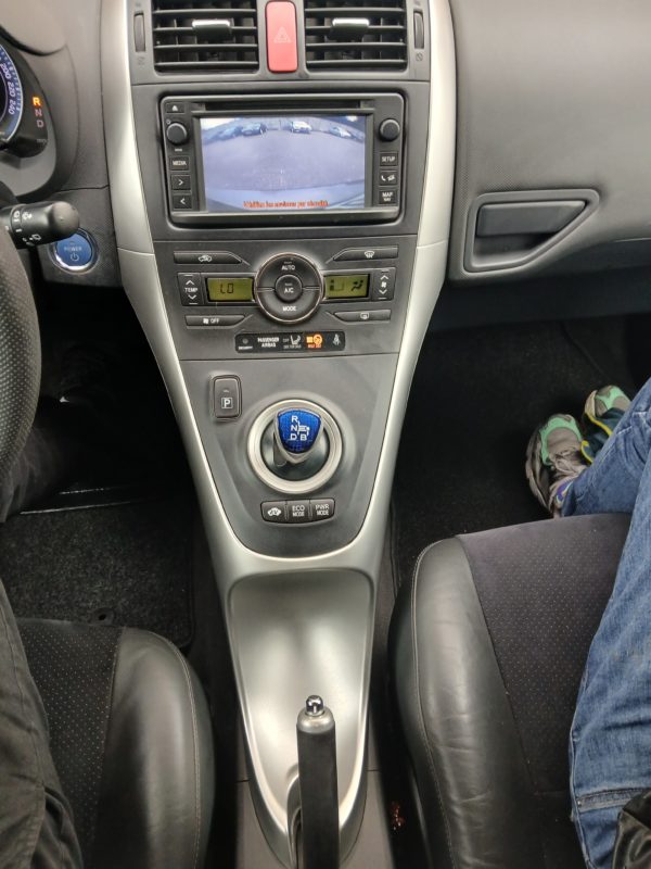 TOYOTA AURIS HYBRIDE Essence 136H LOUNGE – Boite Auto - 04/2012 – 169 427 km – Image 22