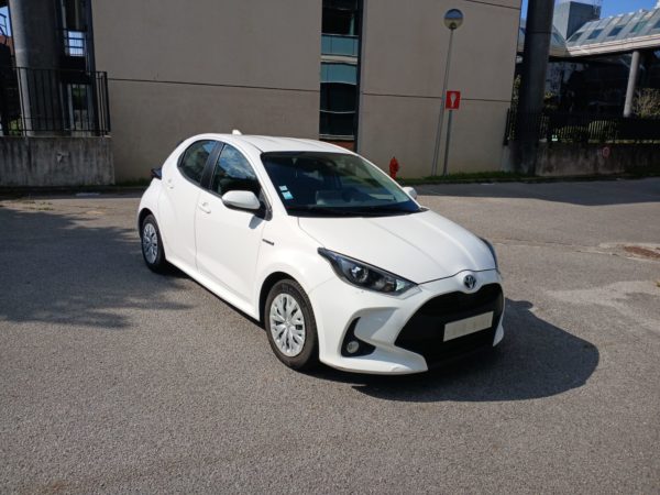 TOYOTA YARIS HYBRIDE ESSENCE 116H France Business + Stage Academy  1ére main - 02/2021 – 151 099 km - TVA récupérable – Image 3