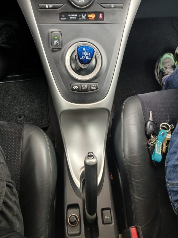 TOYOTA AURIS HYBRIDE Essence 136H LOUNGE – Boite Auto - 04/2012 – 169 427 km – Image 28