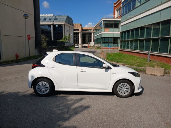 TOYOTA YARIS HYBRIDE ESSENCE 116H France Business + Stage Academy  1ére main - 02/2021 – 151 099 km - TVA récupérable – Image 8