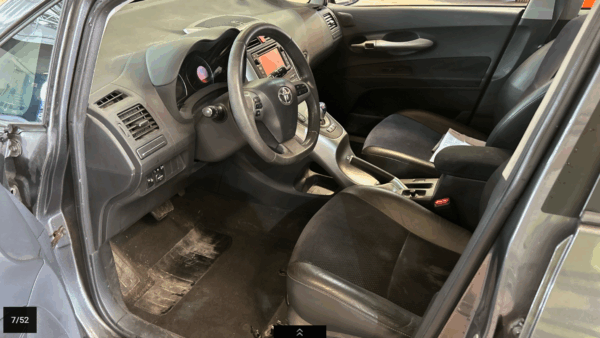 TOYOTA AURIS HYBRIDE Essence 136H LOUNGE  04/2012 – 168 694 km – 1 ère MAIN – Image 9