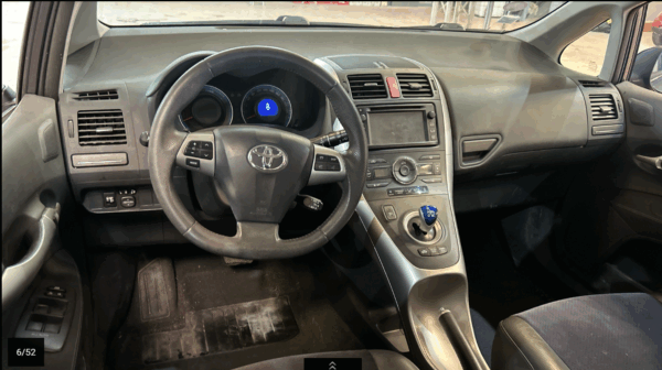 TOYOTA AURIS HYBRIDE Essence 136H LOUNGE  04/2012 – 168 694 km – 1 ère MAIN – Image 10