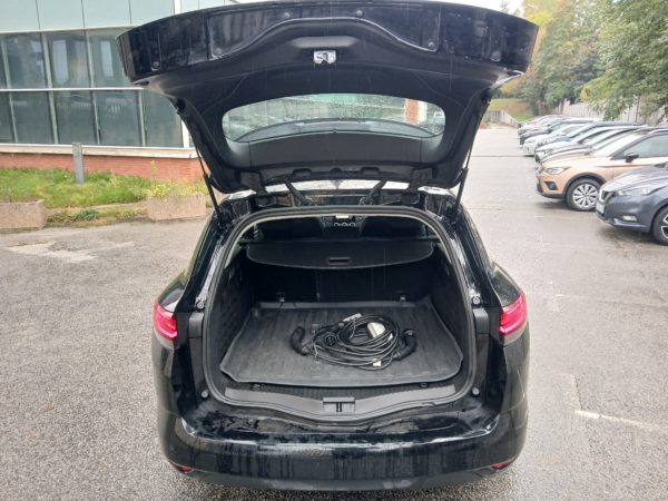 RENAULT MEGANE HYBRIDE Essence IV ESTATE E-TECH PLUG-IN  160 – 21N BUSINESS  06/2021 – 122 284 km – Image 37