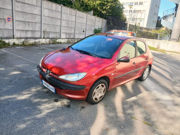 PEUGEOT 206 Essence Boite-Auto 1.4I XR Présence A  05/2000 - 201 365 km - VO 170 – Image 2