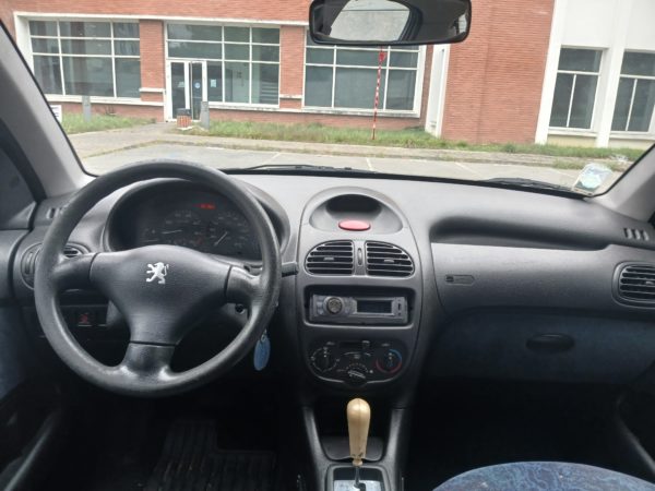 PEUGEOT 206 Essence Boite-Auto 1.4I XR Présence A  05/2000 - 201 365 km - VO 170 – Image 11