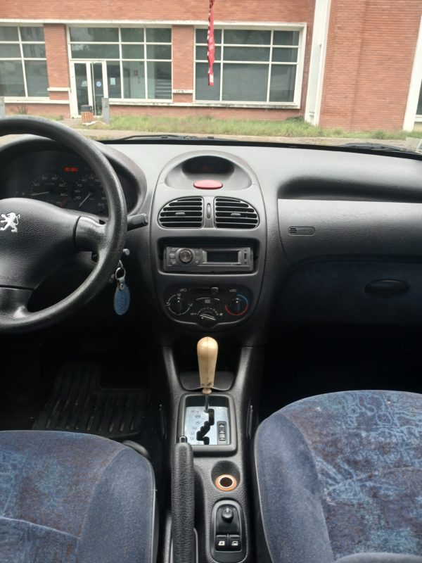 PEUGEOT 206 Essence Boite-Auto 1.4I XR Présence A  05/2000 - 201 365 km - VO 170 – Image 12