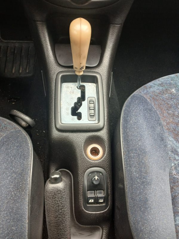 PEUGEOT 206 Essence Boite-Auto 1.4I XR Présence A  05/2000 - 201 365 km - VO 170 – Image 17