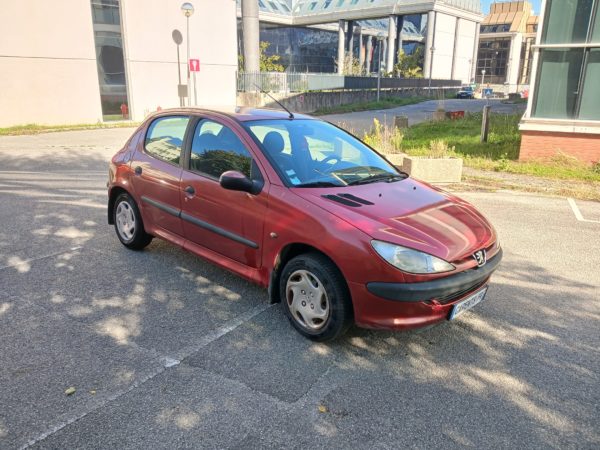PEUGEOT 206 Essence Boite-Auto 1.4I XR Présence A  05/2000 - 201 365 km - VO 170 – Image 3