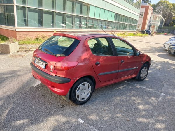 PEUGEOT 206 Essence Boite-Auto 1.4I XR Présence A  05/2000 - 201 365 km - VO 170 – Image 4