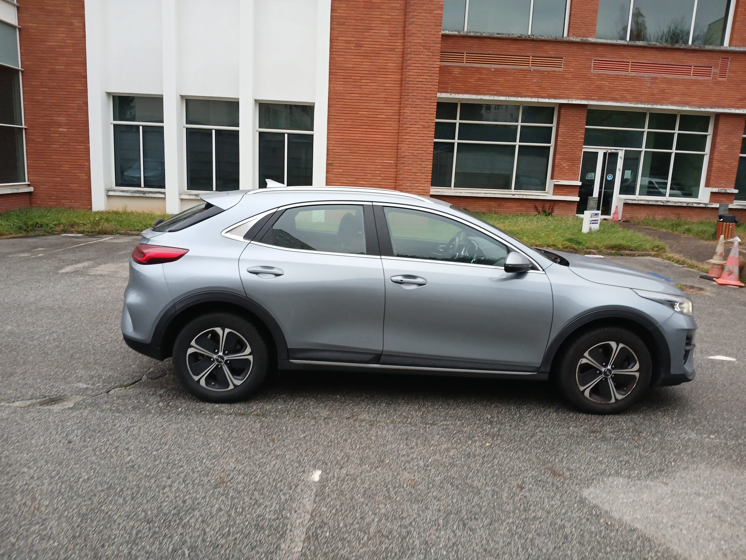 KIA XCEED Hybride Rechargeable Boite-Auto 1.6 GDI 141 CV Active Business 06/2022 – 94 042 km - TVA récupérable – 1 ère main – VO 221 – Image 8