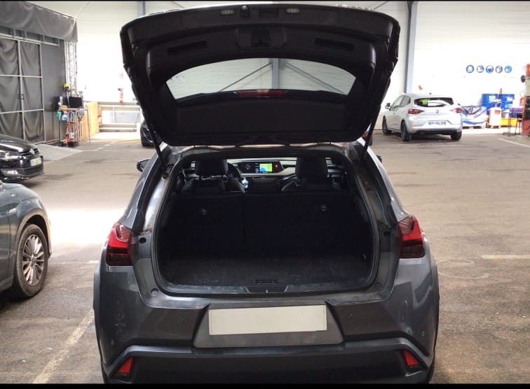 LEXUS UX 250H 2WD Premium Edition - 11/2020 – 177 125 km - première main – Image 8