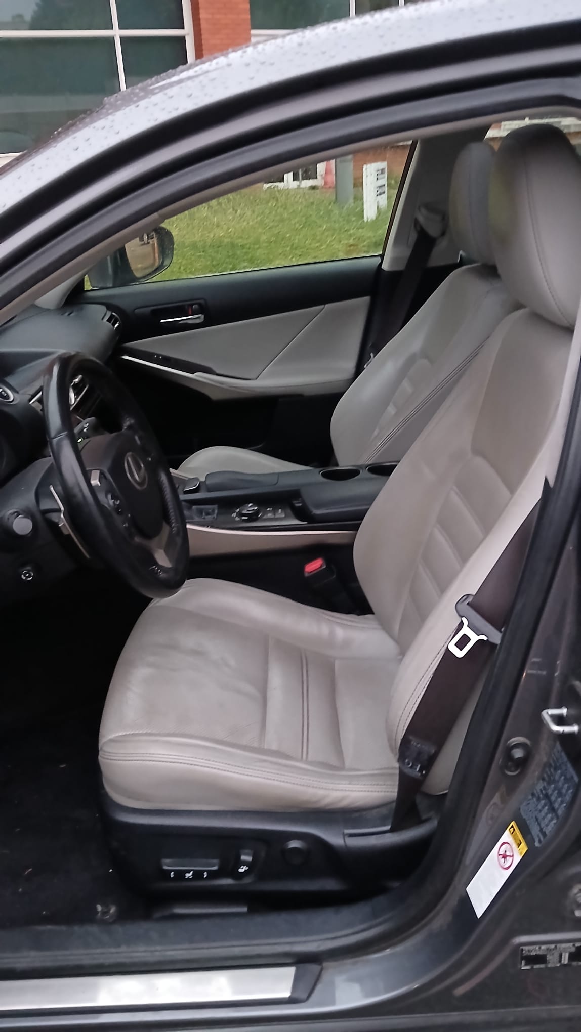 LEXUS IS 300H HYBRIDE Essence EXECUTIVE Boite Automatique - 05/2013 – 162 251 KM - 1ére main - VO 226 – Image 19