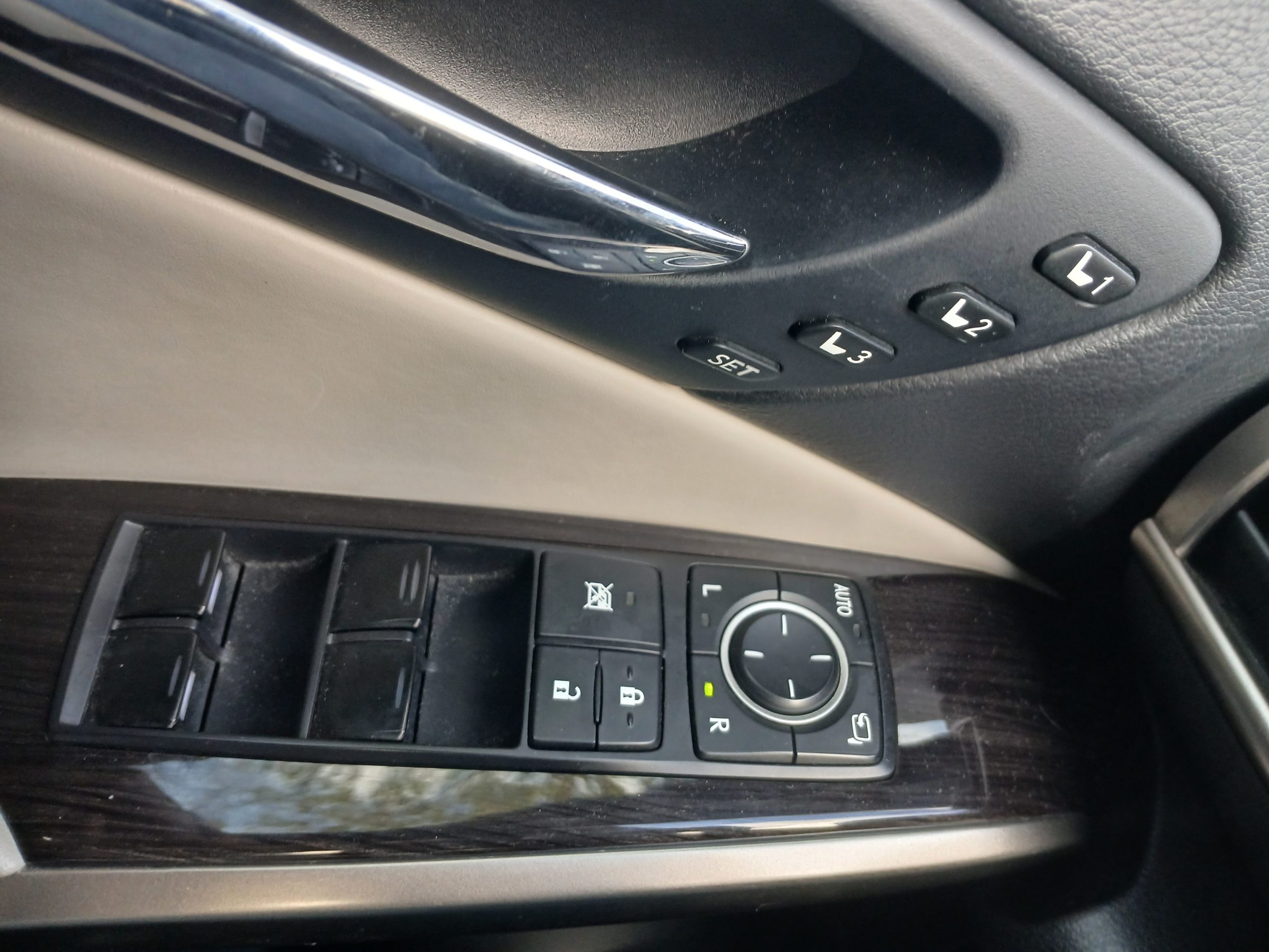 LEXUS IS 300H HYBRIDE Essence EXECUTIVE Boite Automatique - 05/2013 – 162 251 KM - 1ére main - VO 226 – Image 23