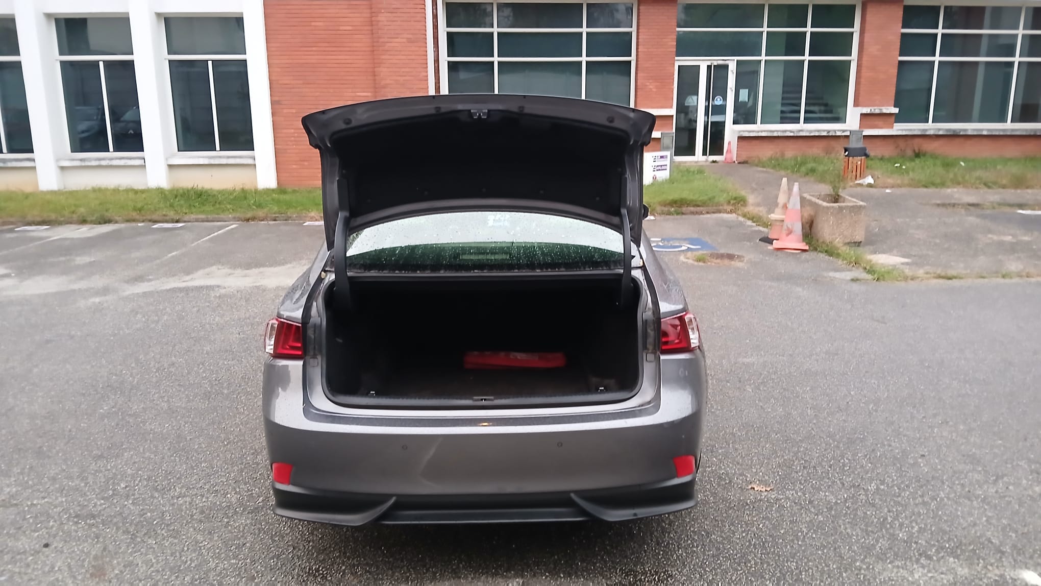 LEXUS IS 300H HYBRIDE Essence EXECUTIVE Boite Automatique - 05/2013 – 162 251 KM - 1ére main - VO 226 – Image 25