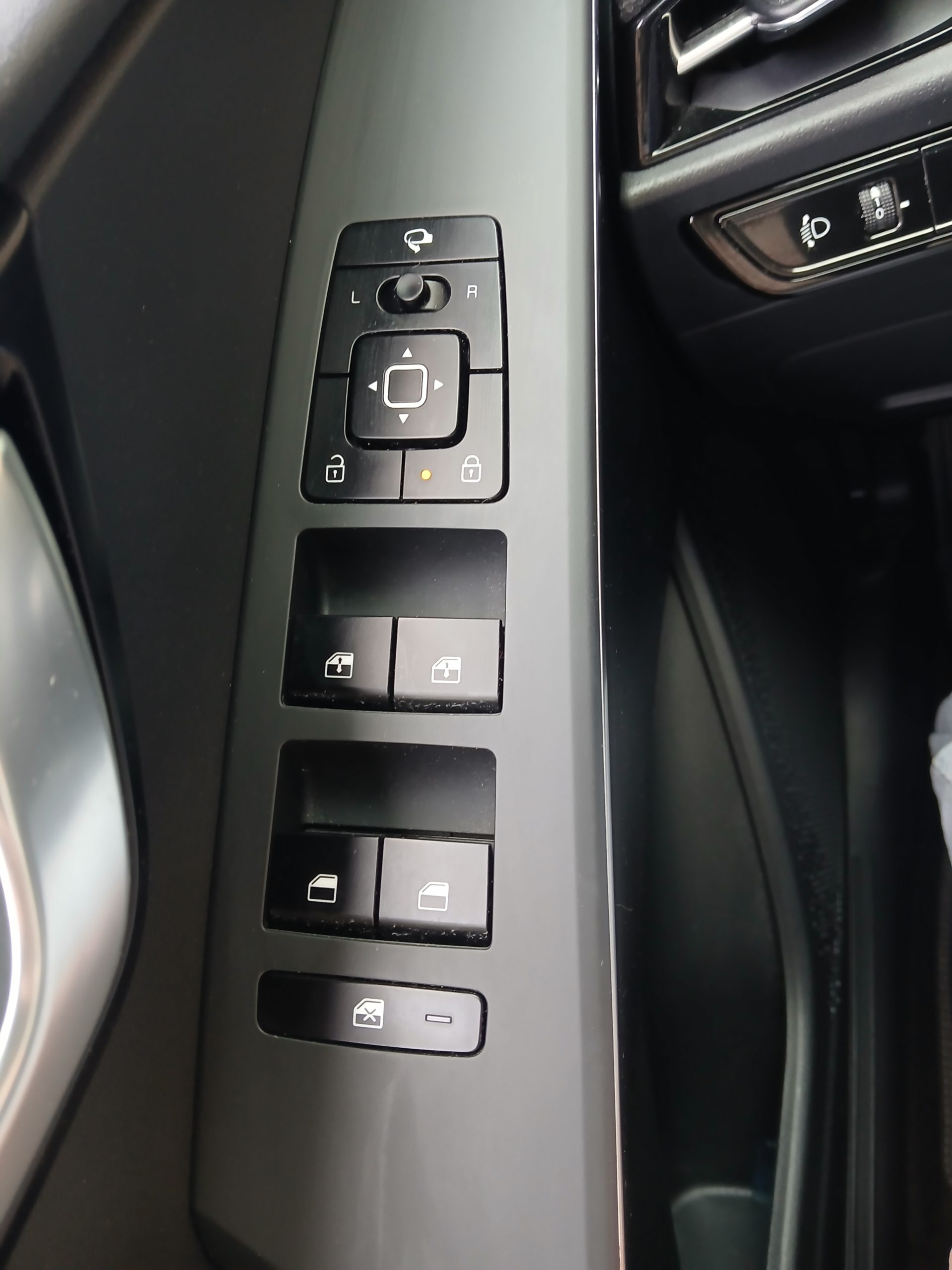 NIRO Hybride Rechargeable 1.6 GDI 183 CH BOITE AUTO PHEV DCT6 ACTIVE 02/2023 – 104 671 km - TVA récupérable – 1ère main – VO 250 – Image 28