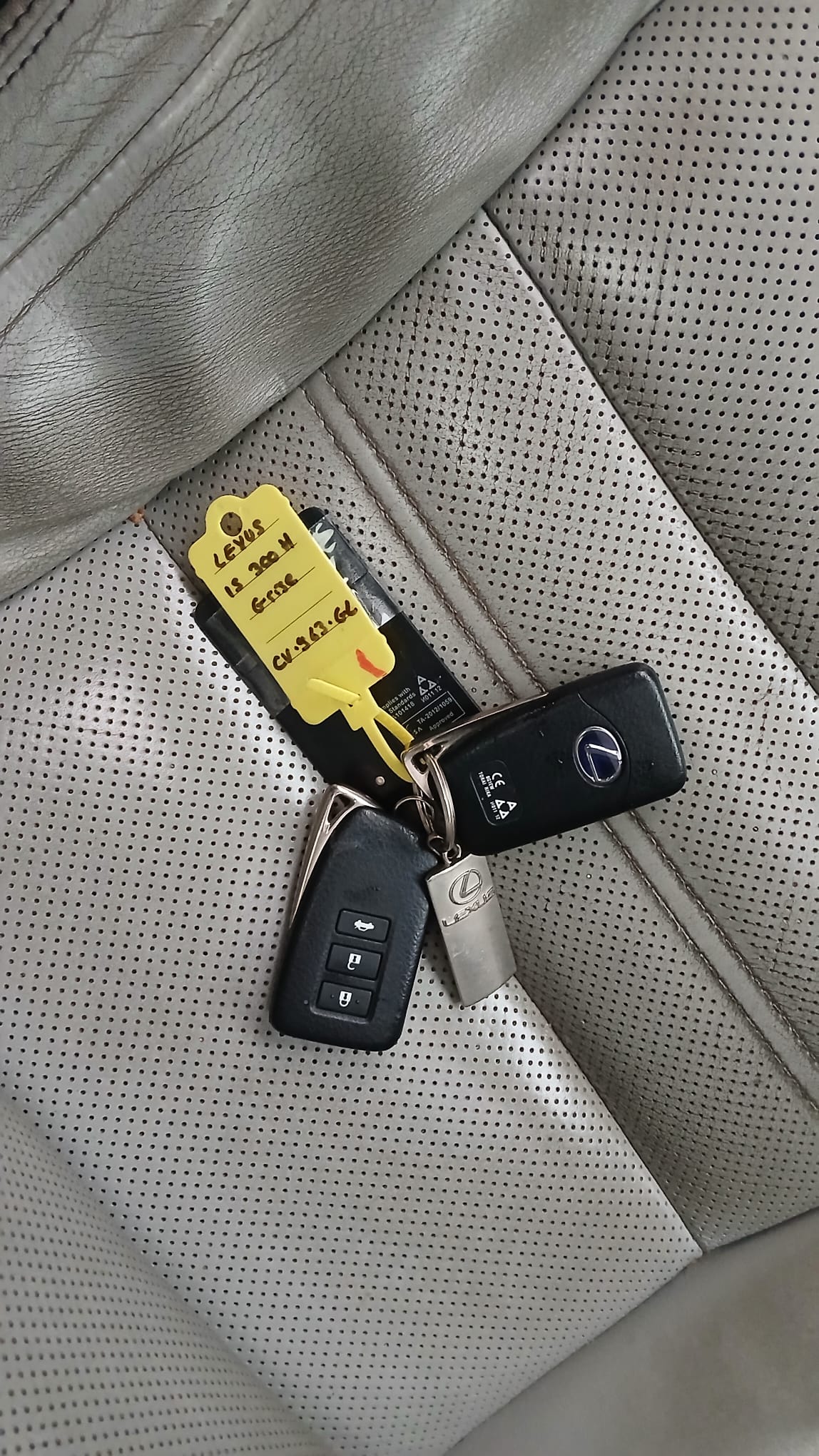 LEXUS IS 300H HYBRIDE Essence EXECUTIVE Boite Automatique - 05/2013 – 162 251 KM - 1ére main - VO 226 – Image 28