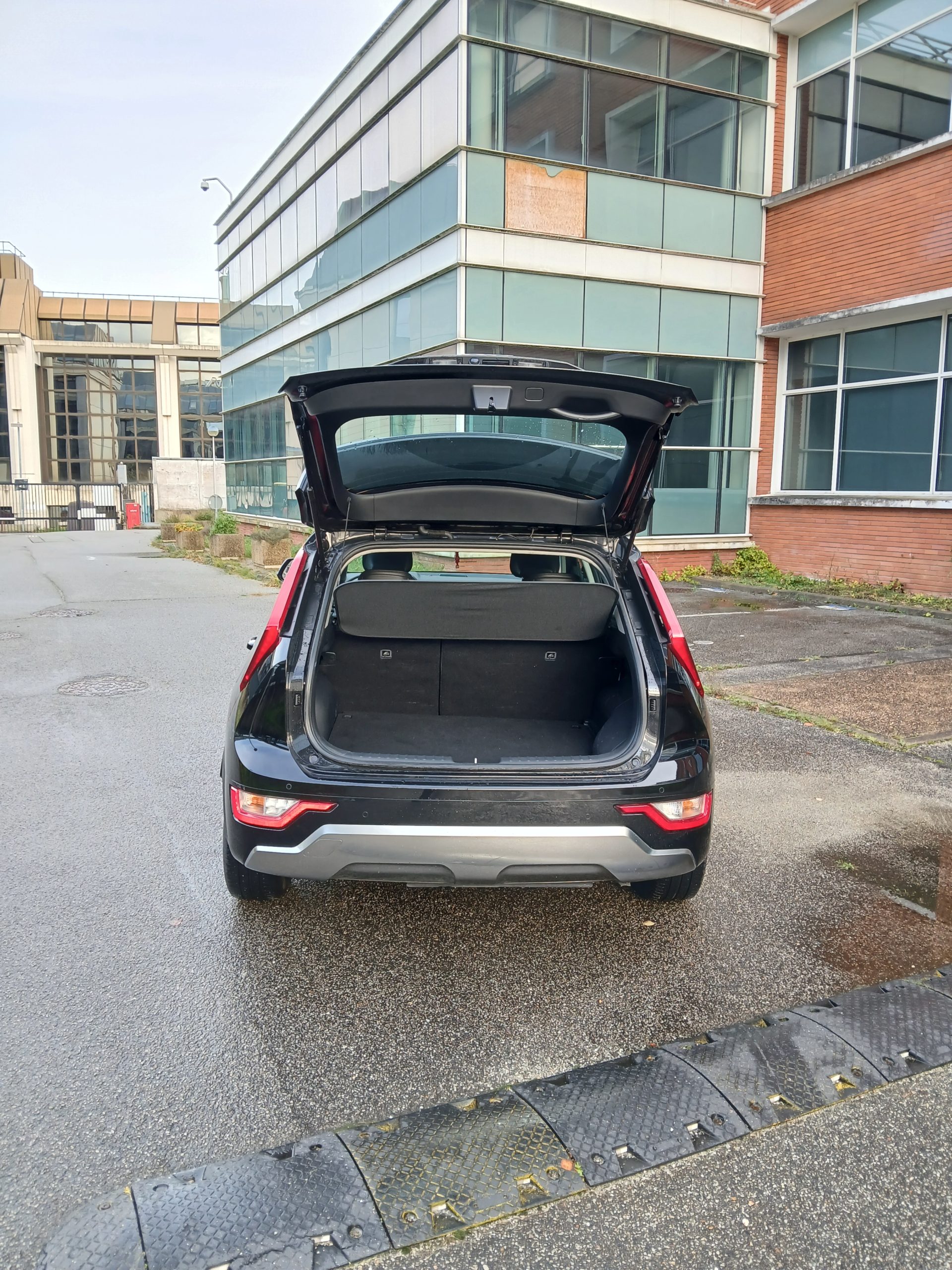 NIRO Hybride Rechargeable 1.6 GDI 183 CH BOITE AUTO PHEV DCT6 ACTIVE 02/2023 – 104 671 km - TVA récupérable – 1ère main – VO 250 – Image 29