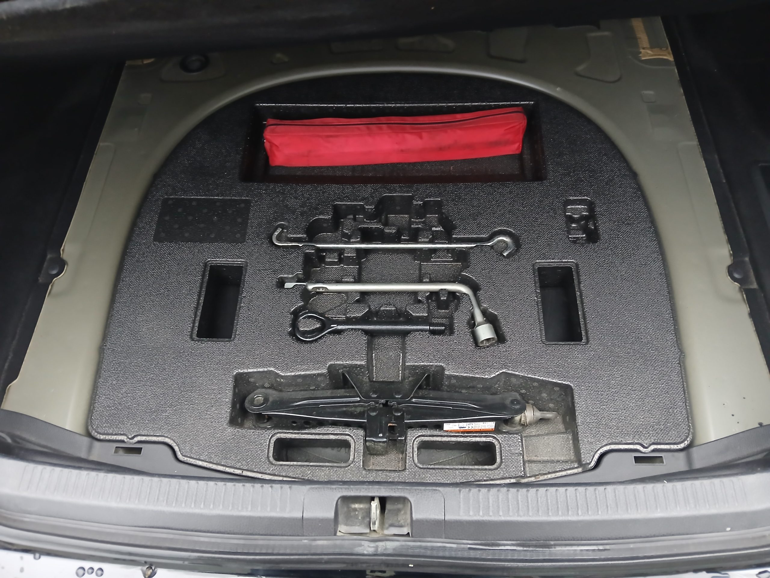 CAMRY HYBRIDE PRO 218 CH 2WD LOUNGE BOITE AUTO - 09/2019 – 389 963 km - VO 243 – Image 29