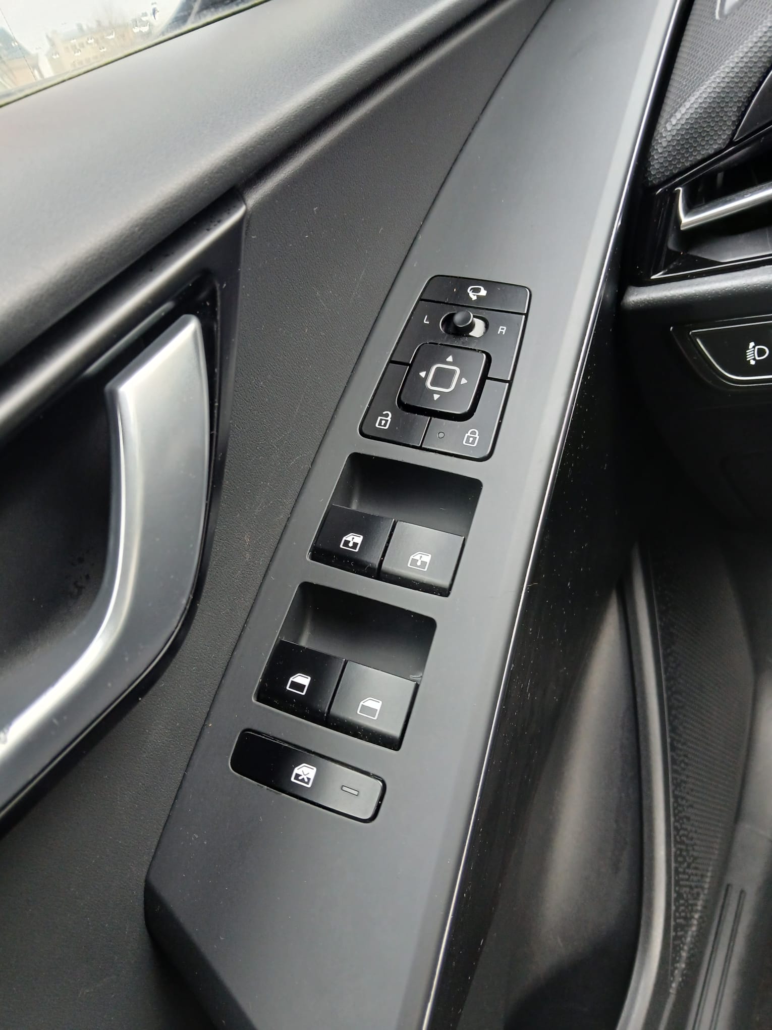 NIRO Hybride 1.6 GDI 141 CV HEV DCT6 Active – Boite Auto – 11/2022 – 156 491 km – VO 275 – Image 11