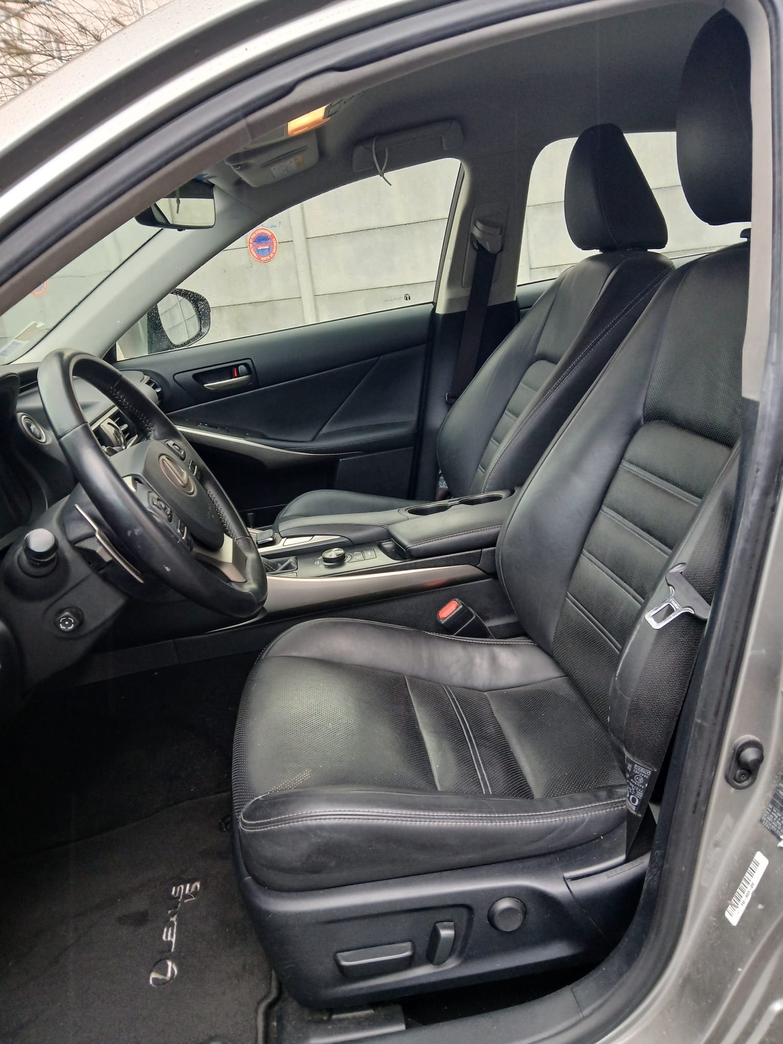 Lexus IS 300H VO 301 - Photo 13