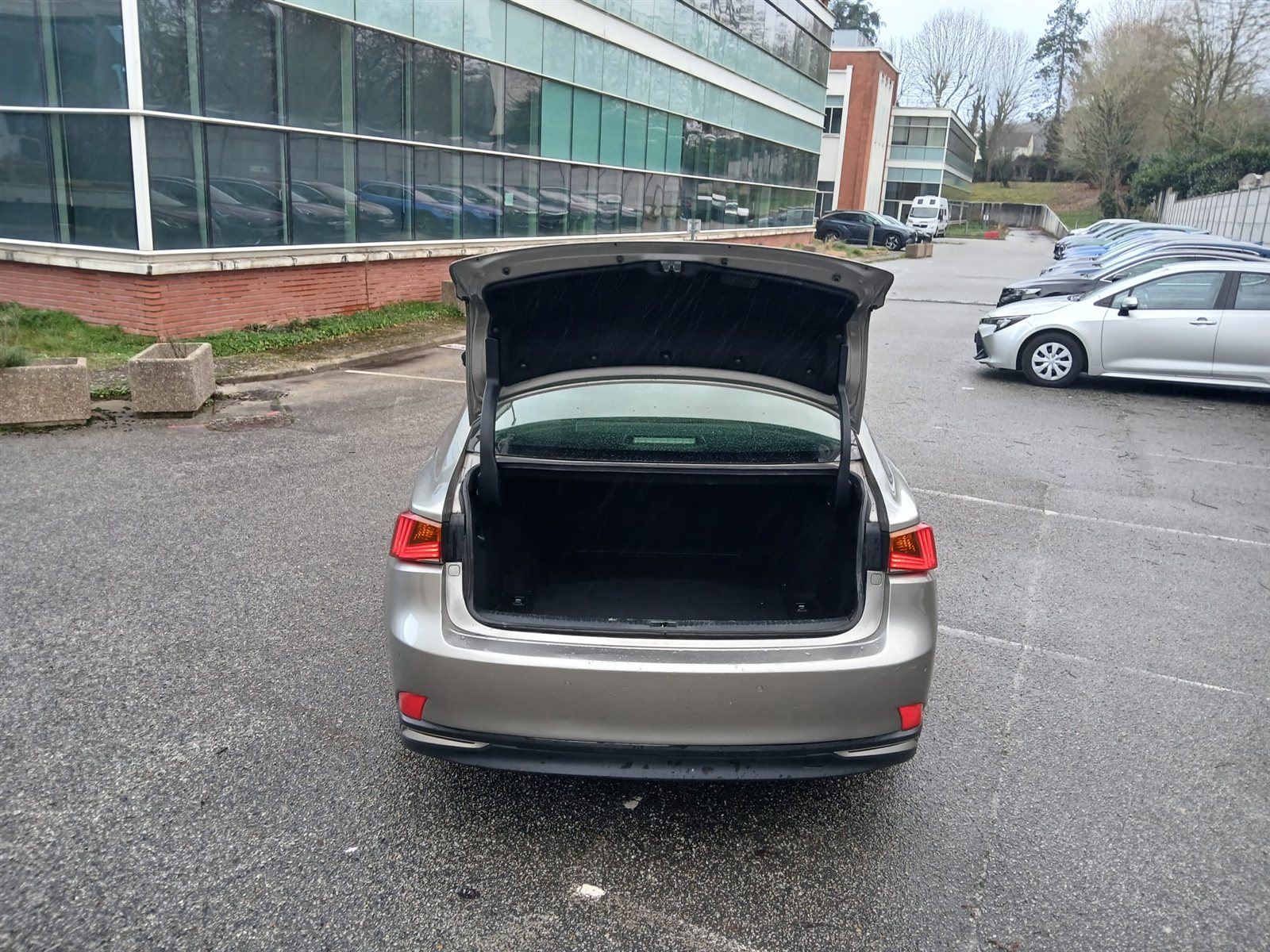 Lexus IS 300H VO 301 - Photo 22