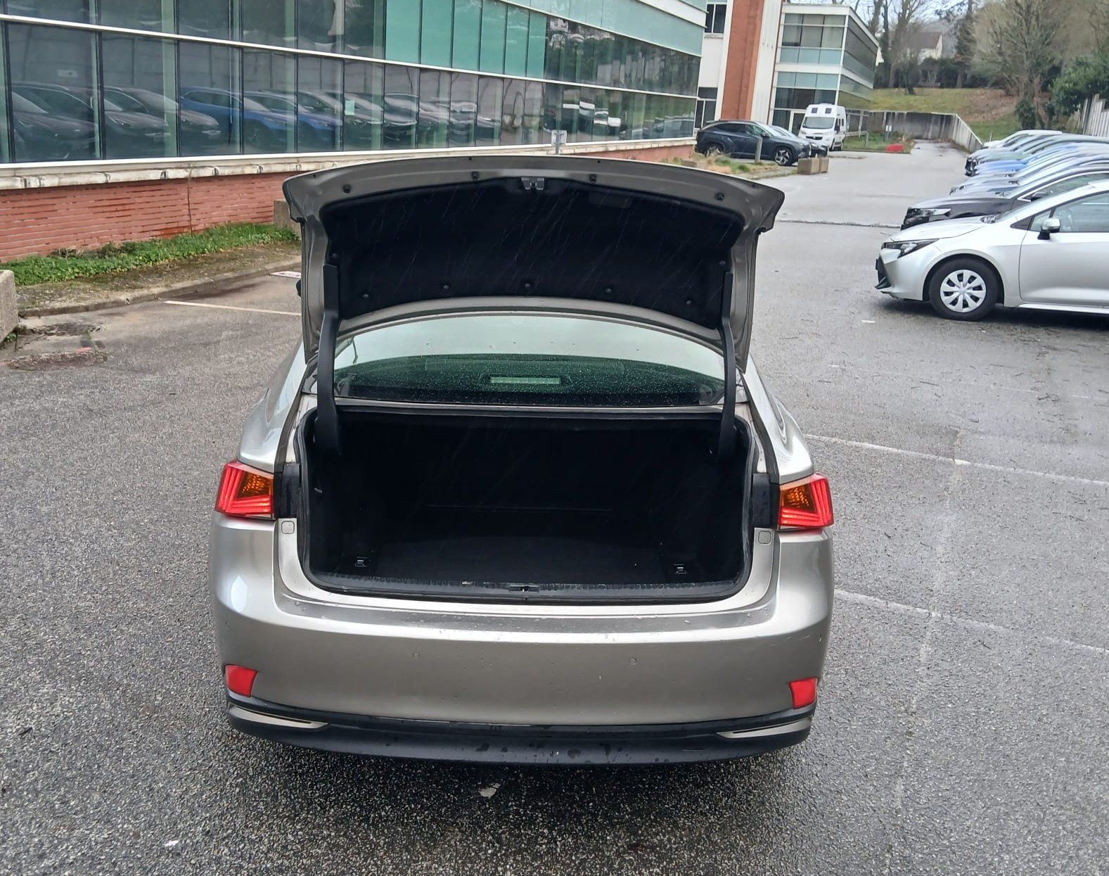 Lexus IS 300H VO 301 - Photo 23