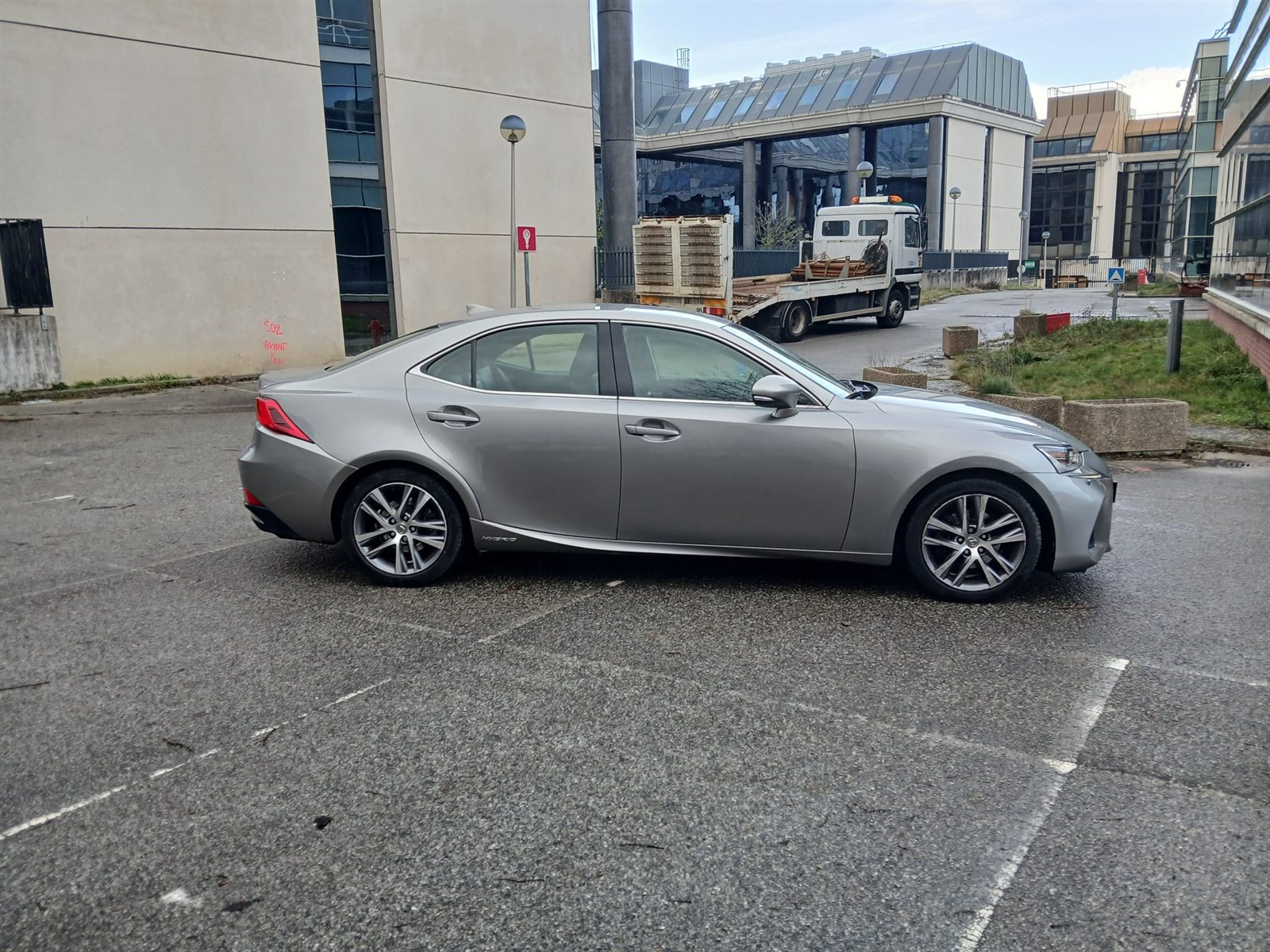 Lexus IS 300H VO 301 - Photo 28