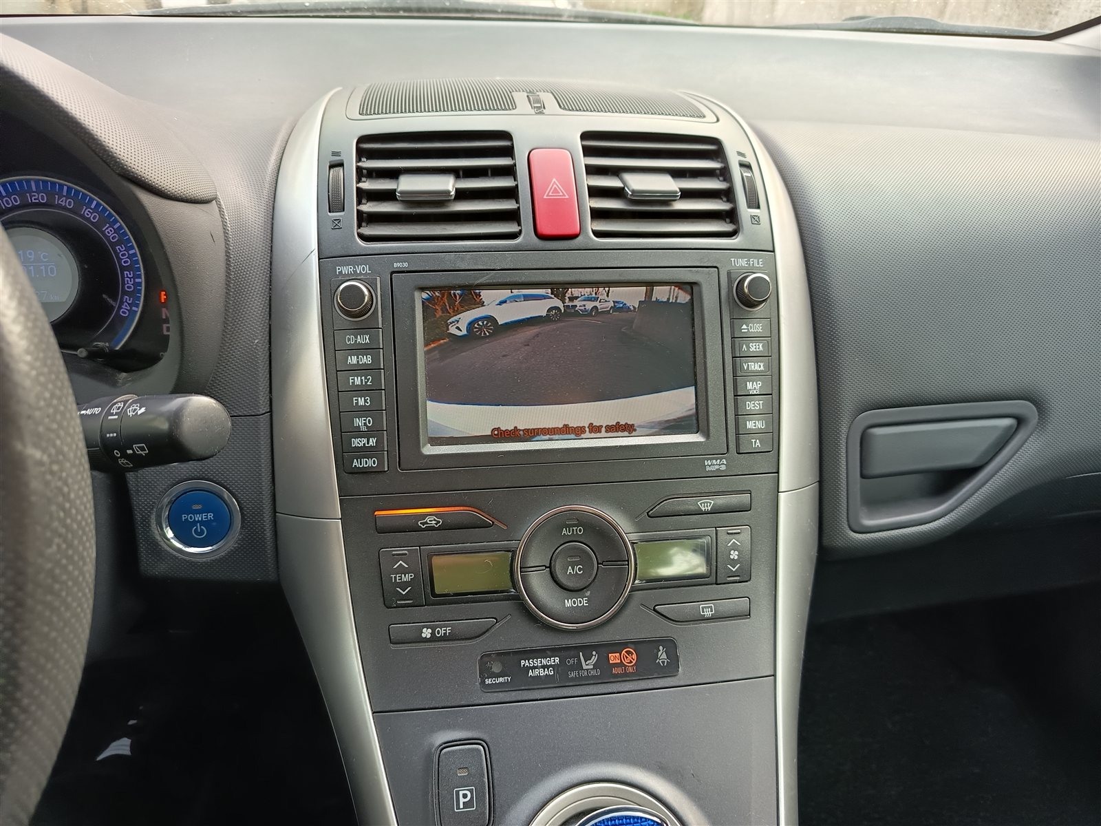 Toyota Auris VO 323 - Photo 14