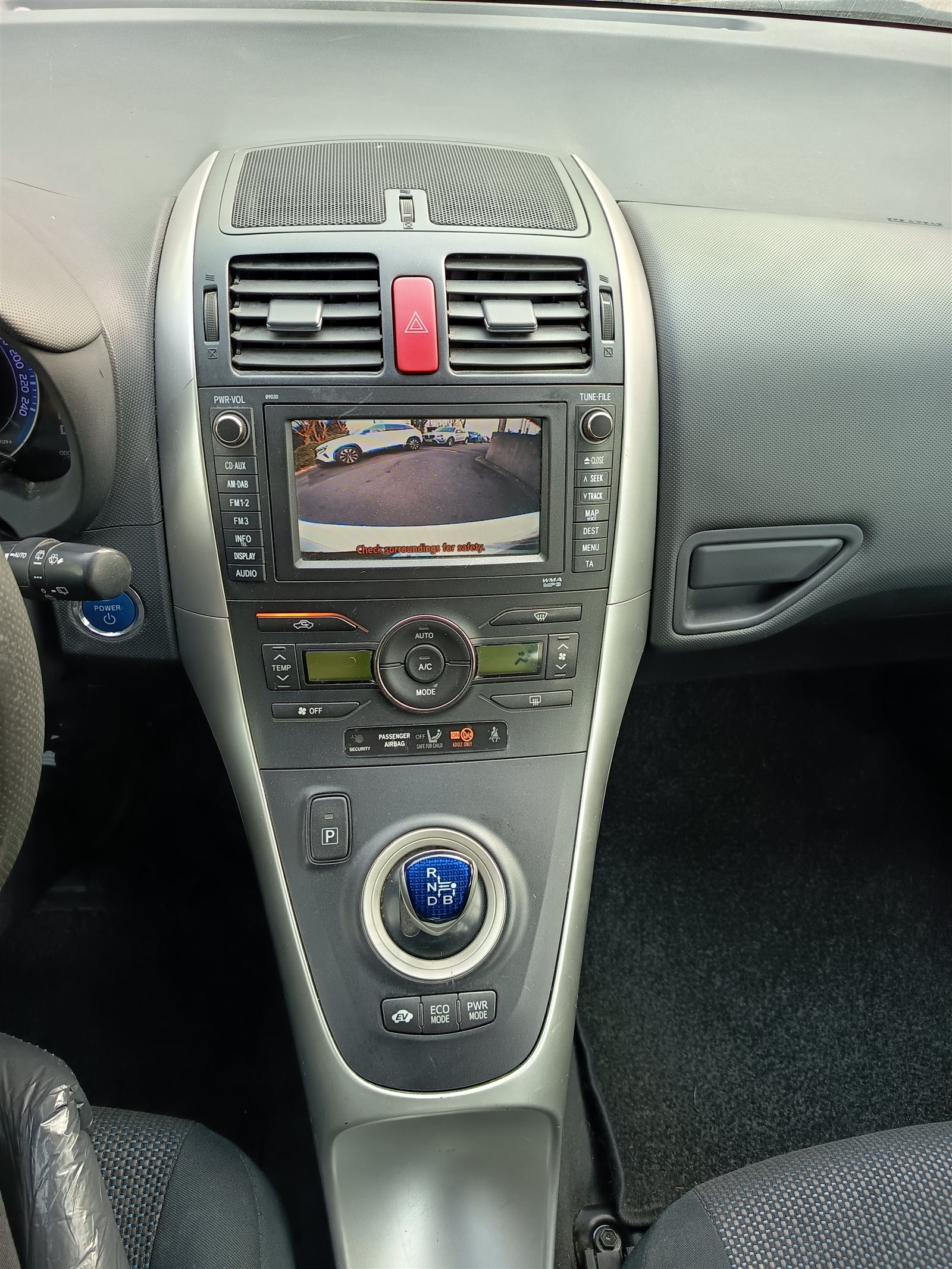 Toyota Auris VO 323 - Photo 15