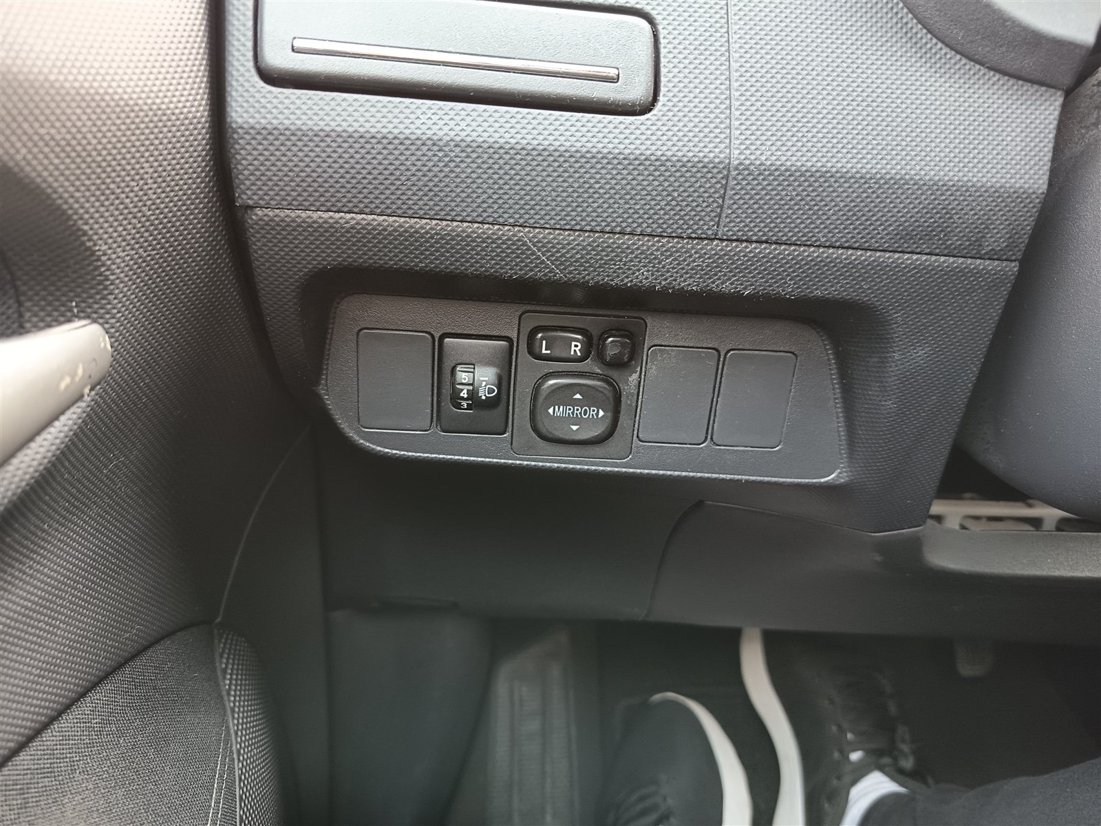 Toyota Auris VO 323 - Photo 19