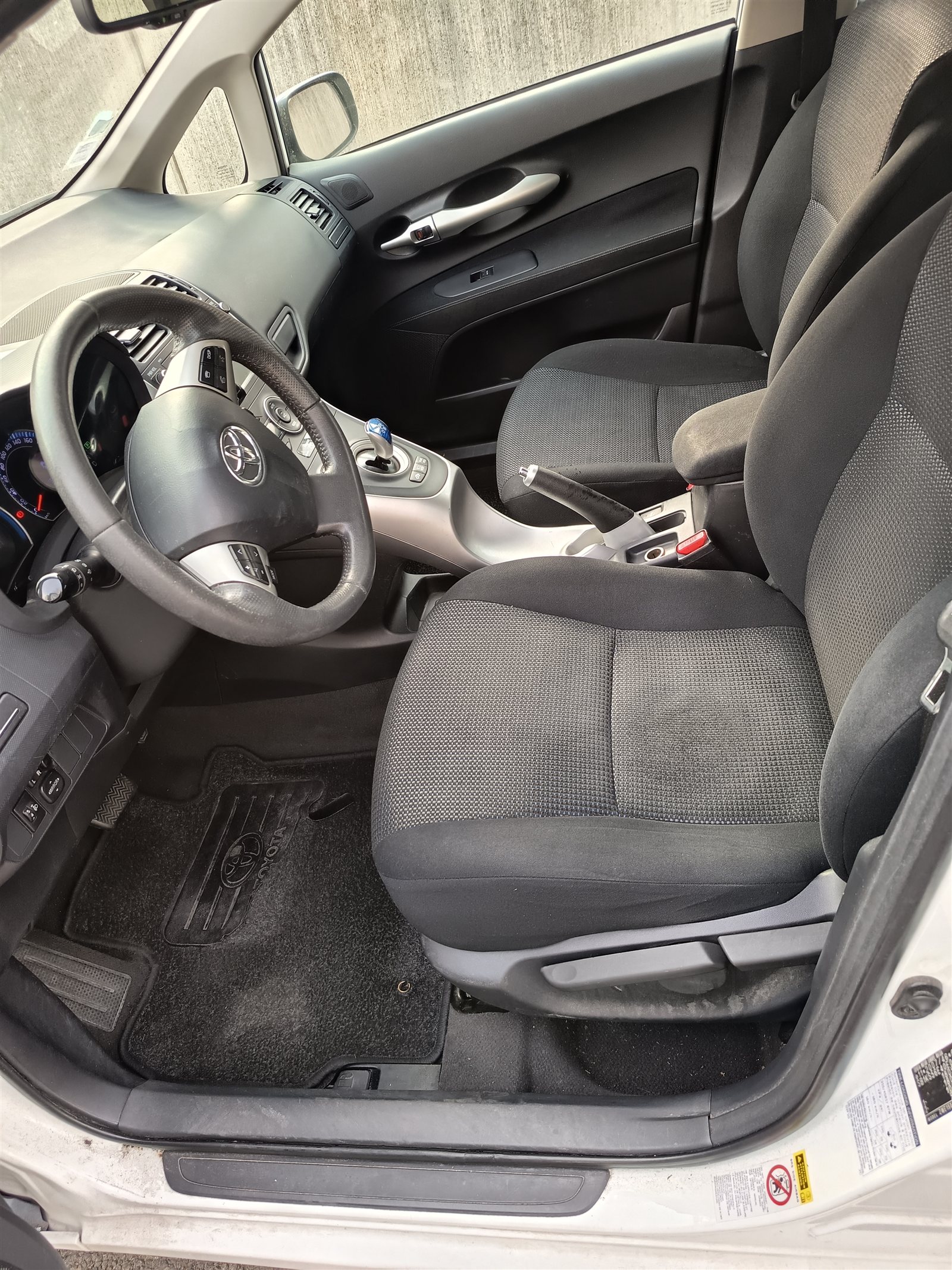 Toyota Auris VO 323 - Photo 34