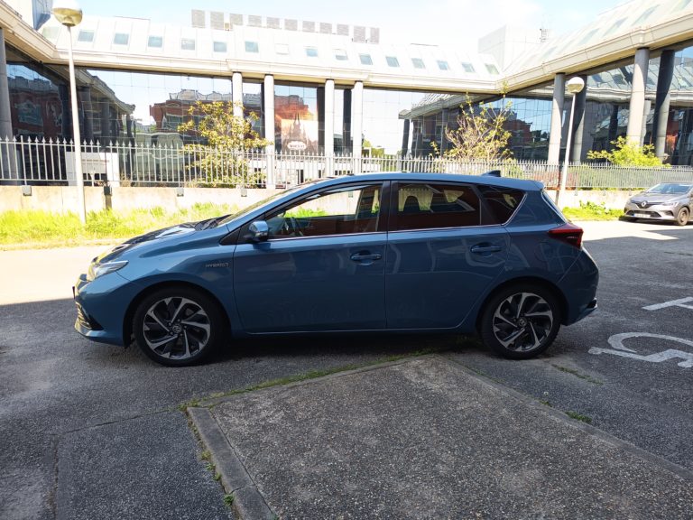 Toyota Auris VO 370 - Photo 6