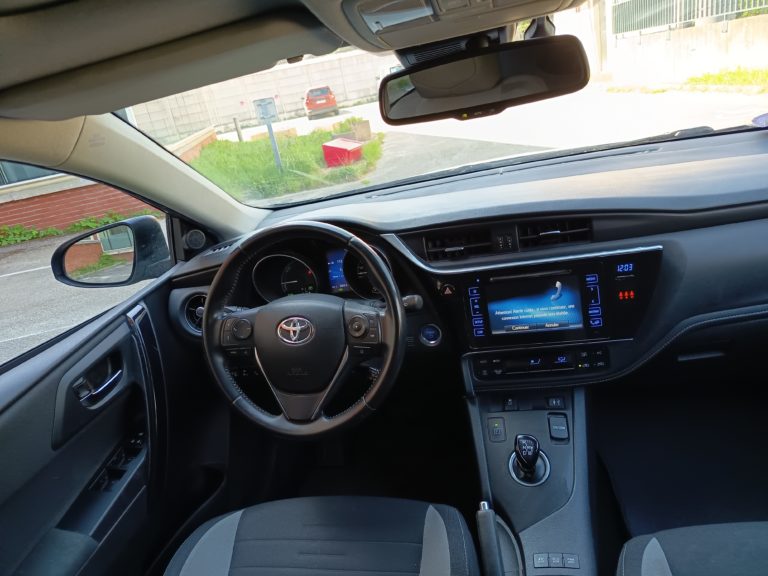 Toyota Auris VO 370 - Photo 9