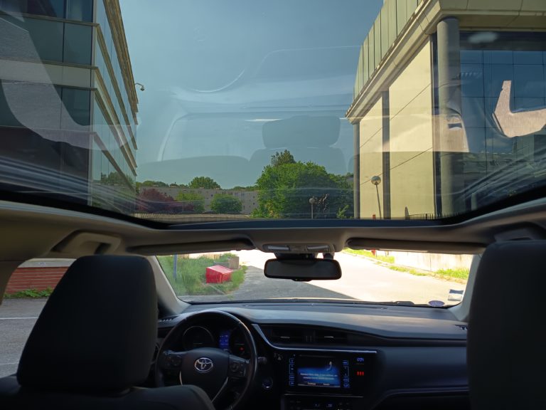 Toyota Auris VO 370 - Photo 11