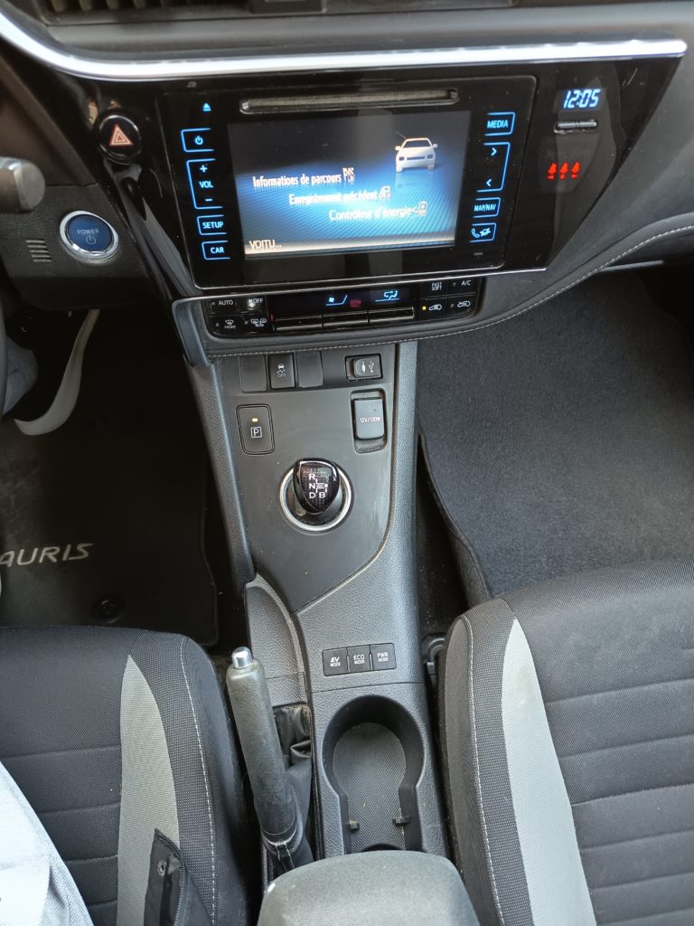 Toyota Auris VO 370 - Photo 14