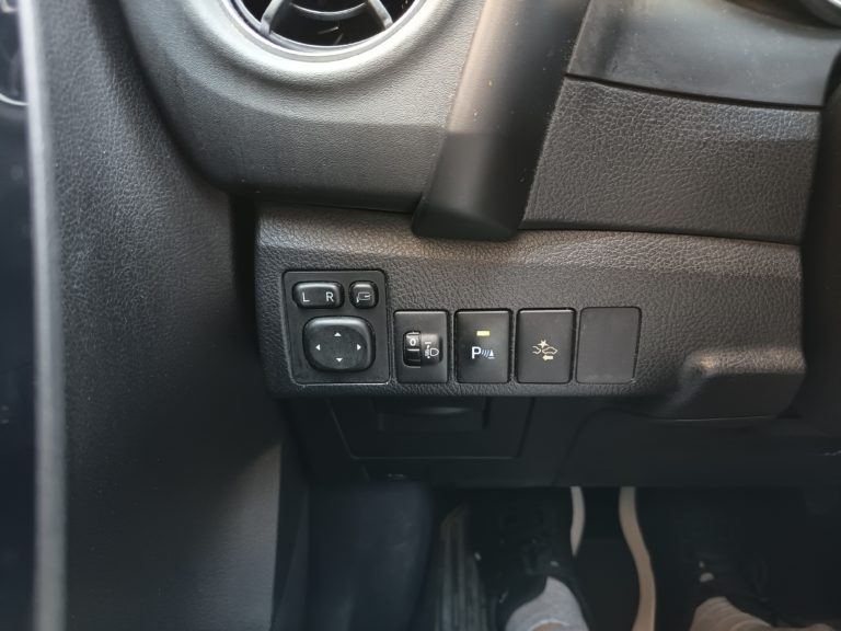 Toyota Auris VO 370 - Photo 17