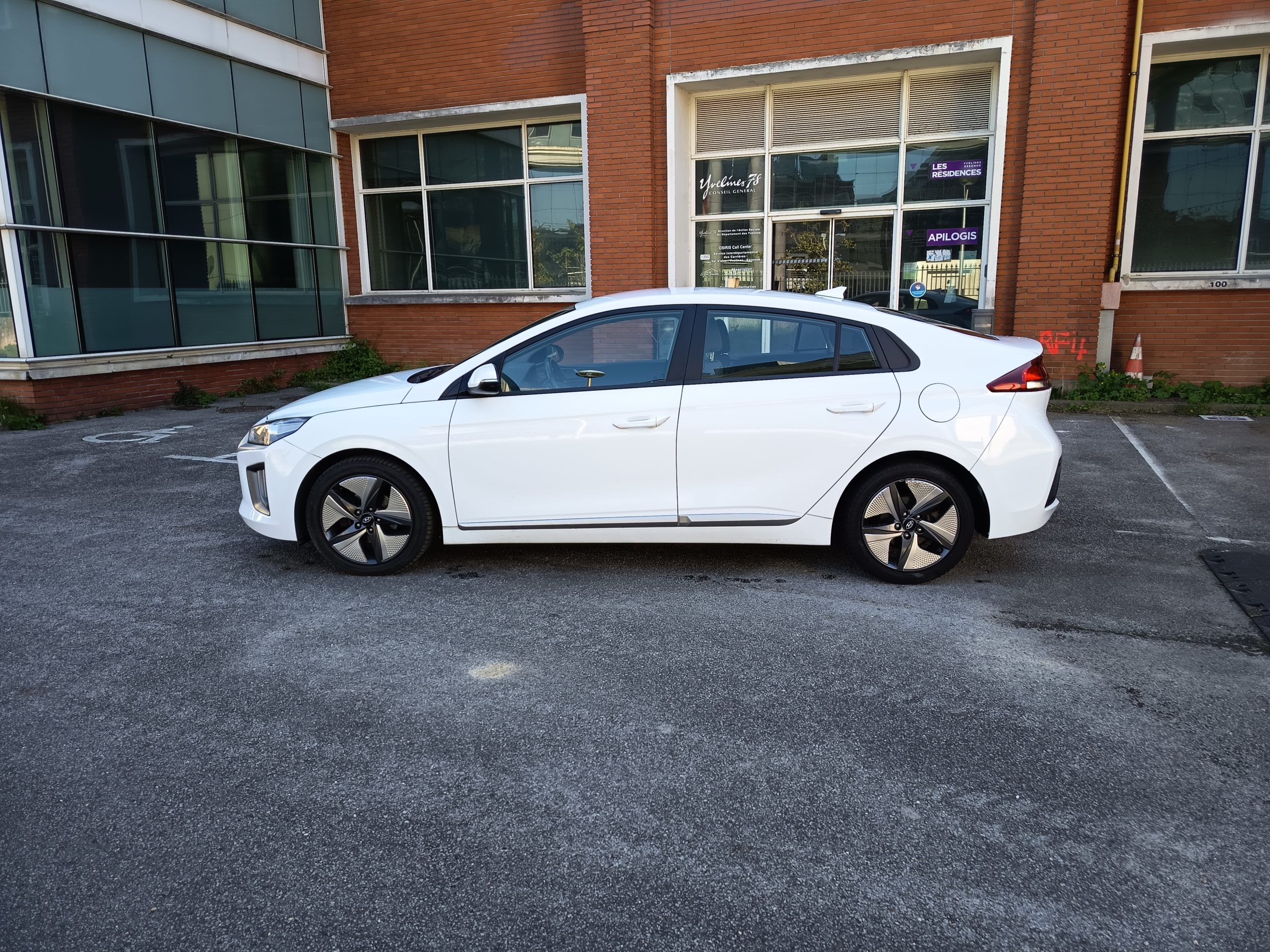 Hyundai Ioniq VO 344 - Photo 6