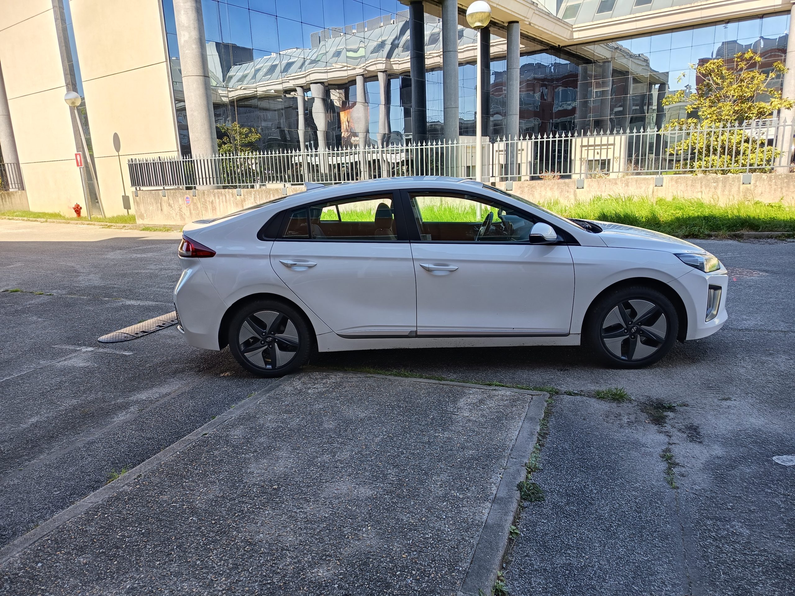 Hyundai Ioniq VO 344 - Photo 7
