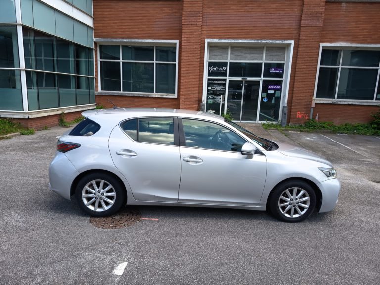 Lexus CT 200h VO 381 - Photo 5