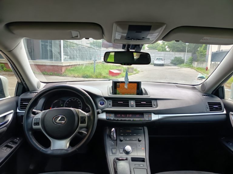 Lexus CT 200h VO 381 - Photo 10