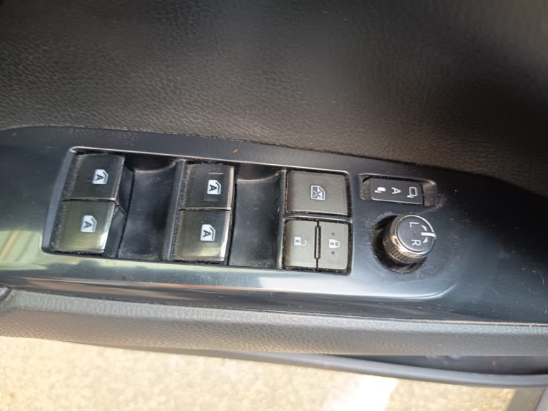 Toyota Camry VO 389 - Photo 18