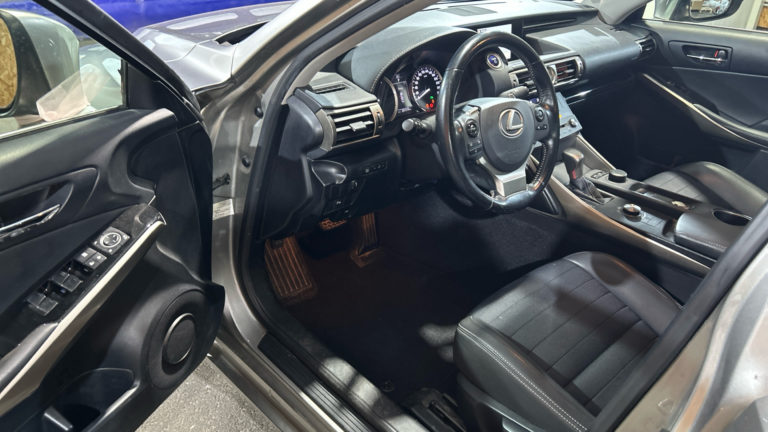 Lexus IS VO 431 - Photo 10
