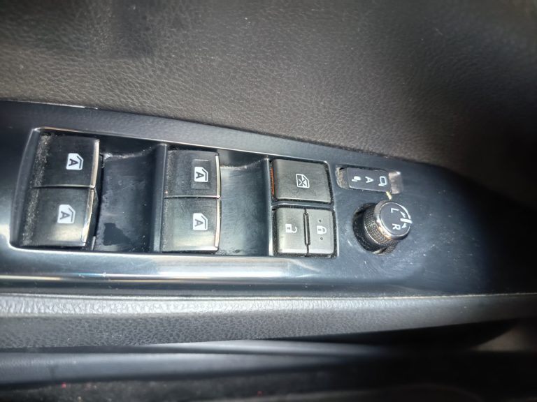 Toyota Camry VO 434 - Photo 17