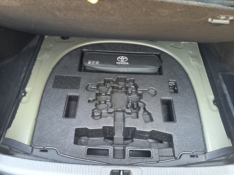 Toyota Camry VO 434 - Photo 18