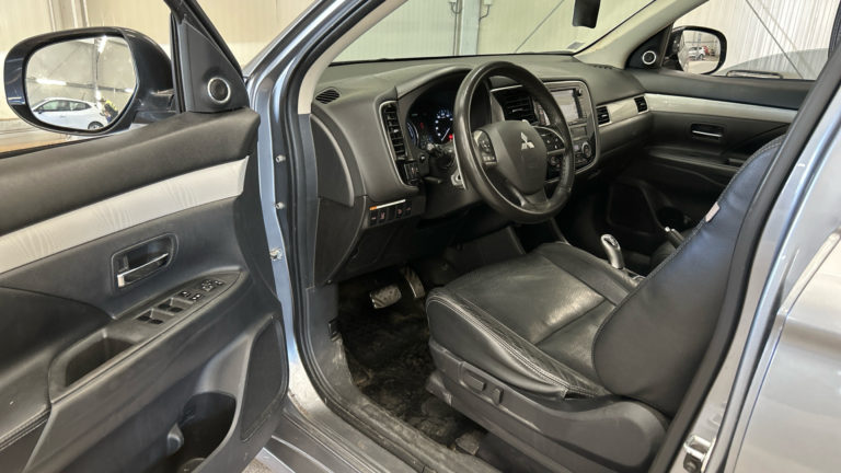 Mitsubishi Outlander VO 490 - Photo 8