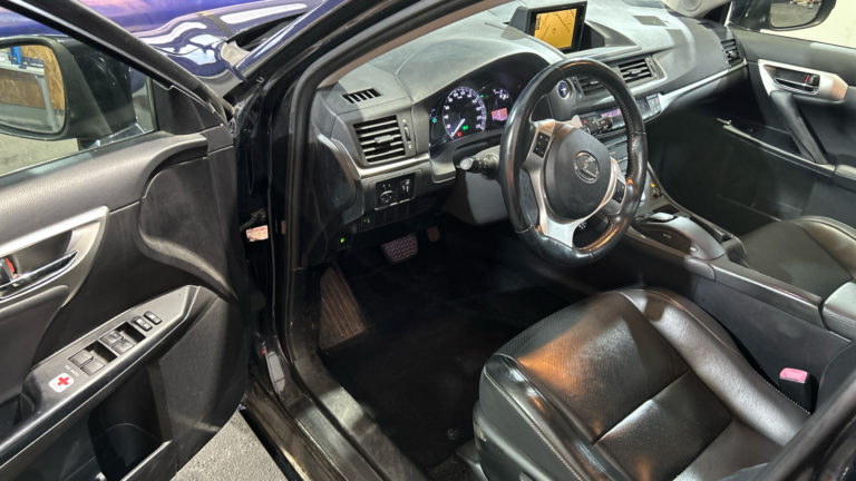 Lexus CT 200h VO 501 - Photo 7